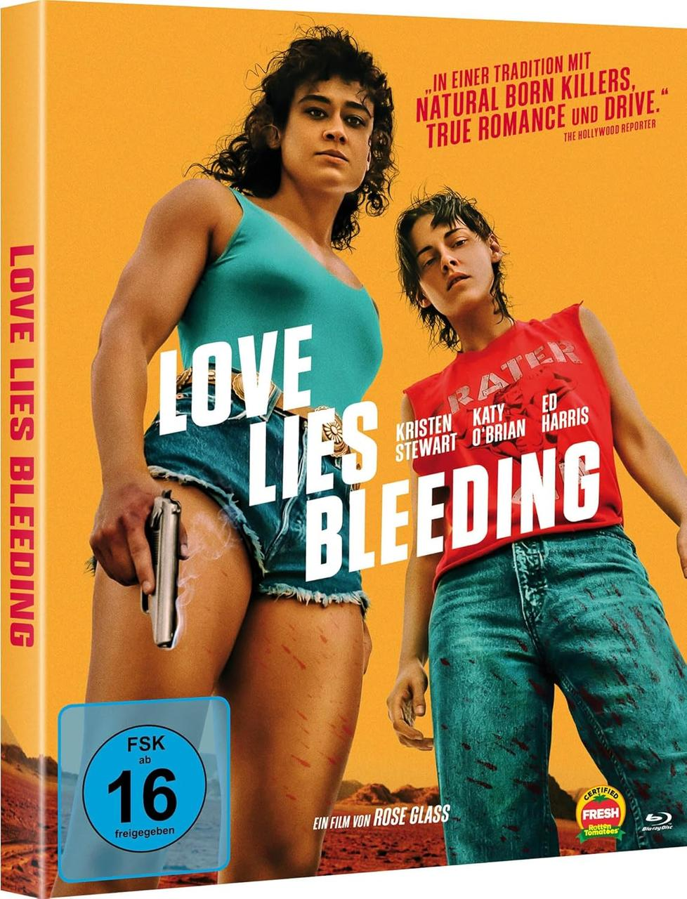 Zwei Frauen stehen, eine hält eine Waffe. Der Text auf dem Poster lautet: Love Lies Bleeding.