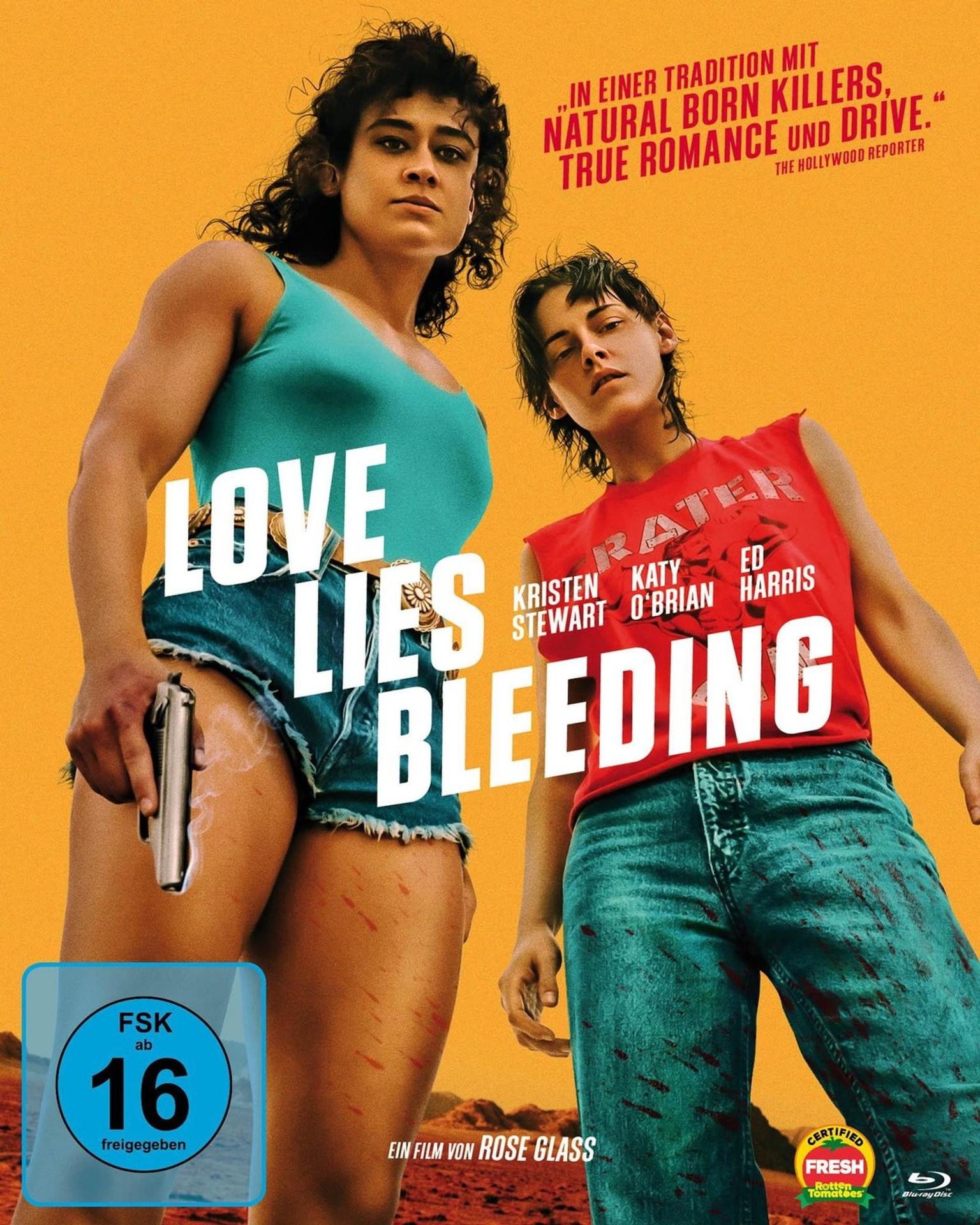 Zwei Frauen auf einem Poster. Eine hält eine Pistole. Titel ist 'Love Lies Bleeding'. Oranger Hintergrund.