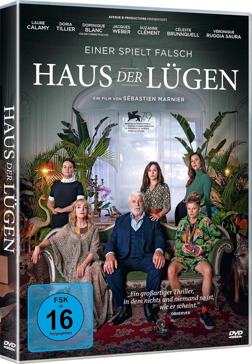 Filmcover mit sechs Personen auf einem Sofa. Ein grüner Hintergrund mit Pflanzen befindet sich hinter ihnen.