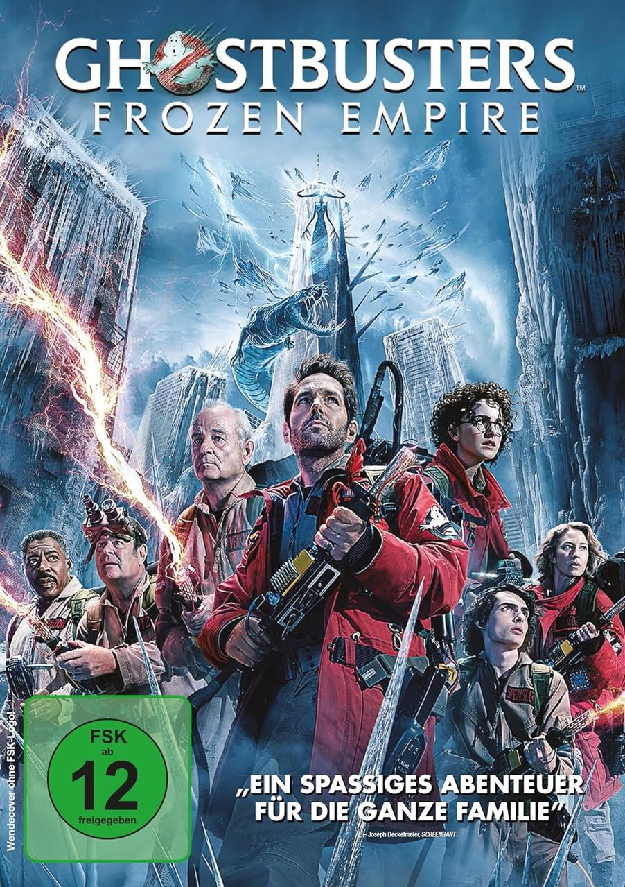 Filmplakat von Ghostbusters: Frozen Empire. Mehrere Schauspieler mit Protonenpacks, Stadt im Hintergrund.