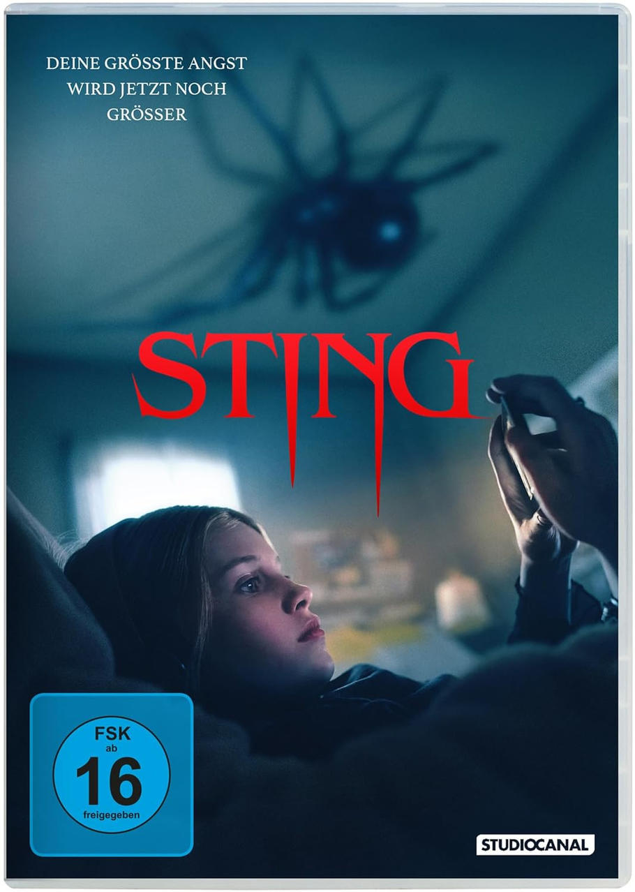 Ein junges Mädchen, das auf ein Telefon blickt, mit dem Wort STING in Rot. Eine Spinne thront darüber.
