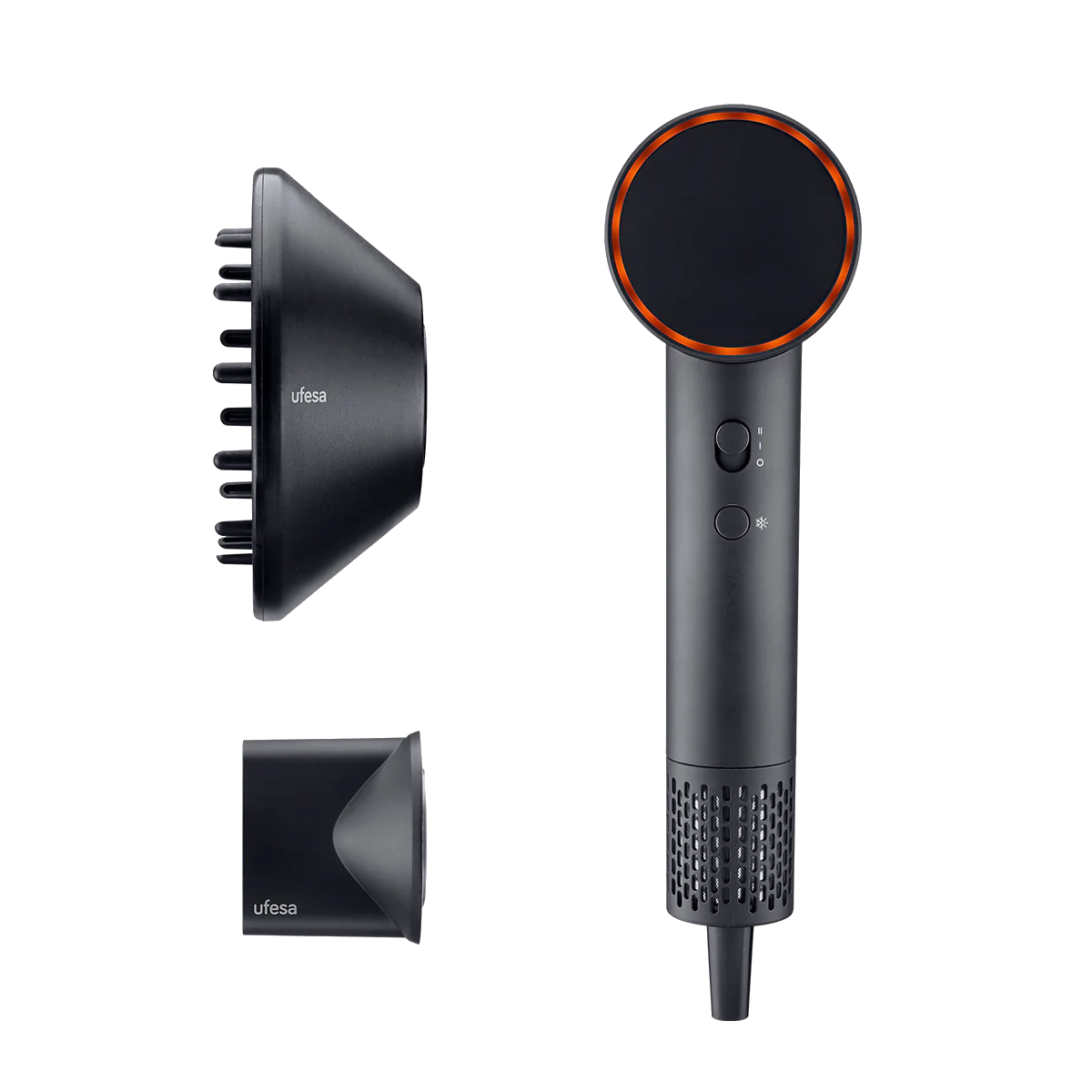 Secador de pelo con tres accesorios. Un accesorio es un difusor.