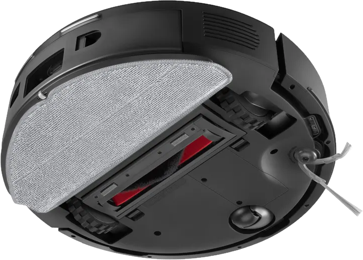 Dessous d'un aspirateur robot noir. Montre la brosse, les roues et le tampon de nettoyage.