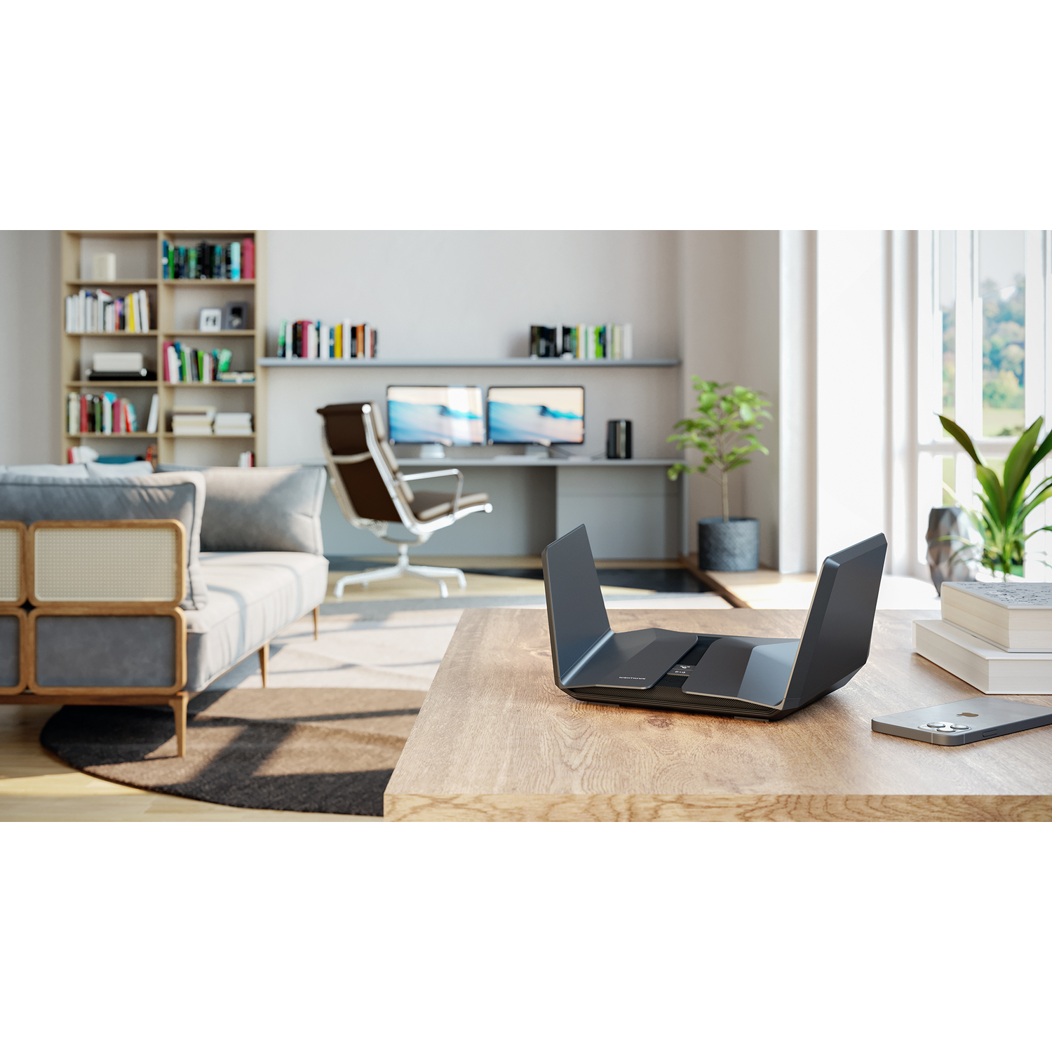 Zwarte Nighthawk router op een tafel.