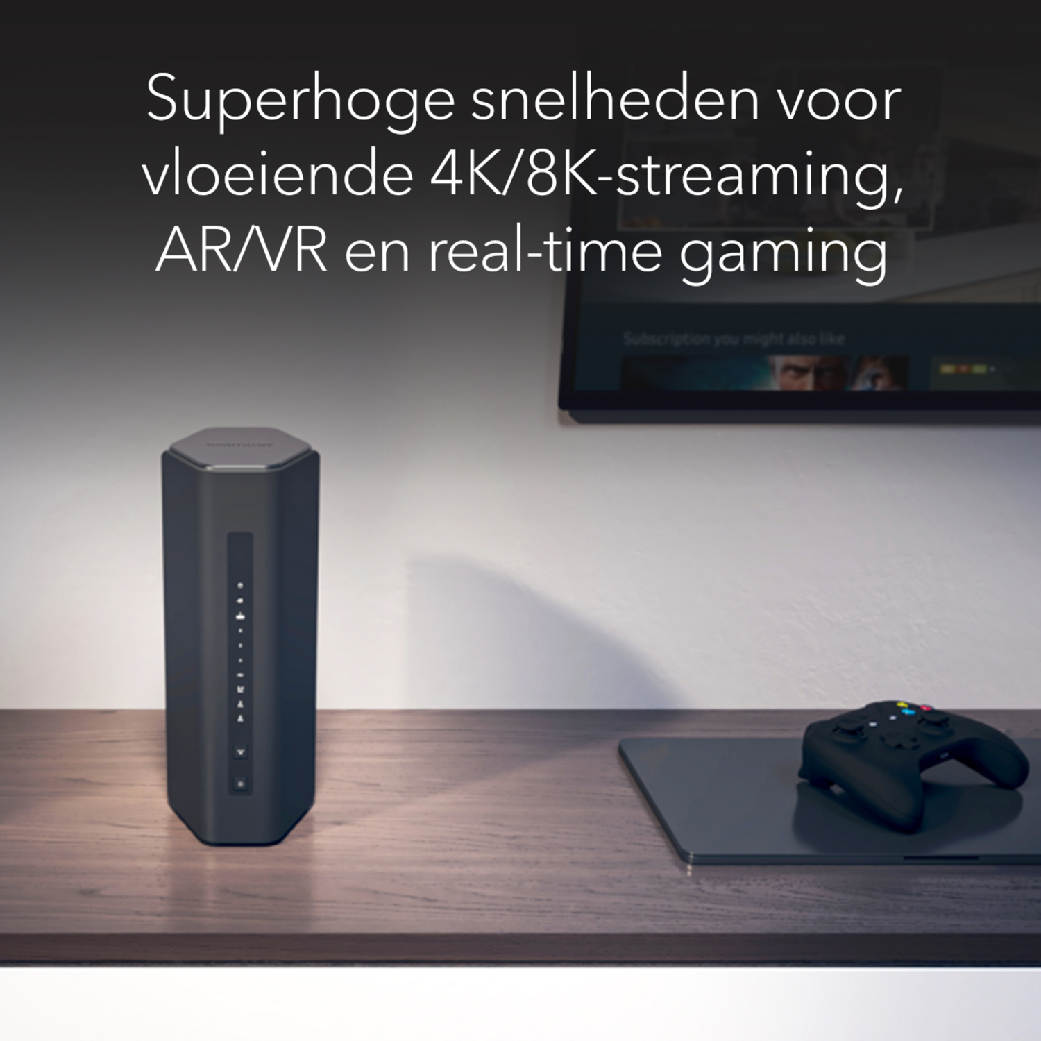 Zwarte router op een tafel met een tv en gamecontroller.