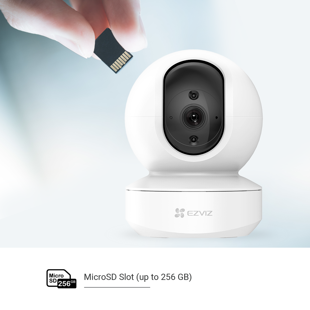 Fehér biztonsági kamera MicroSD foglalattal.