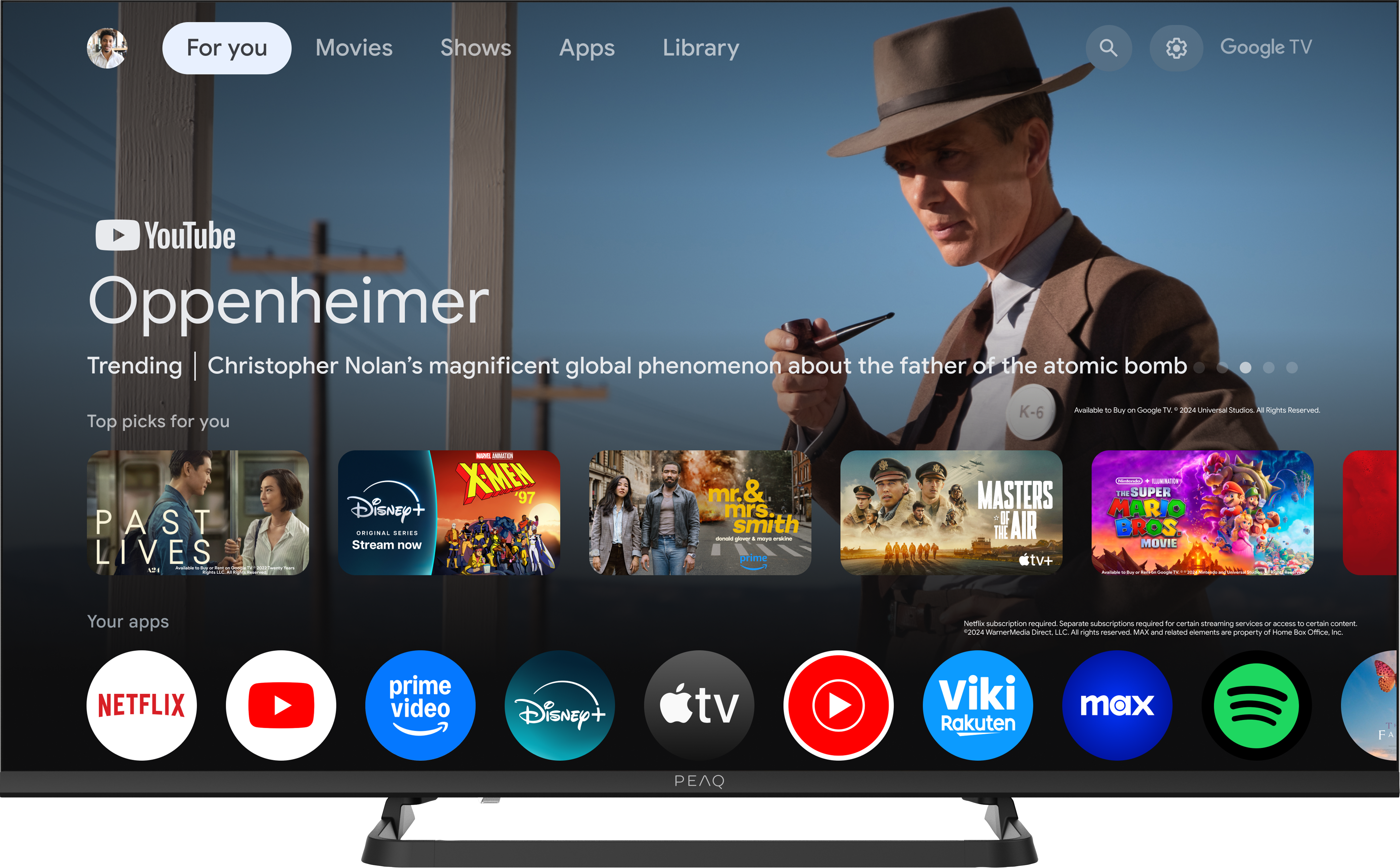PEAQ-Fernseher zeigt eine Sonnenuntergangsszene mit Wolken.