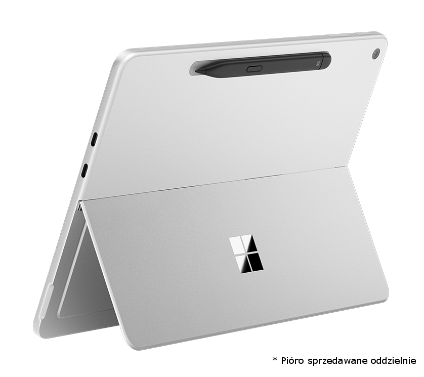Tył tabletu z podstawką, rysikiem i logo Microsoft. Urządzenie jest srebrne.