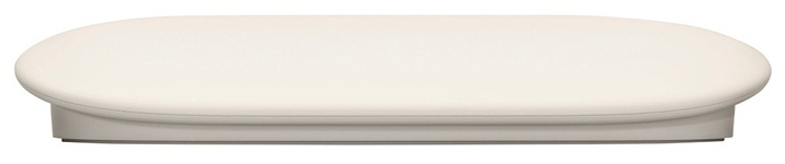 Białe, zaokrąglone, płaskie urządzenie, prawdopodobnie urządzenie do strumieniowania lub odtwarzacz multimedialny.