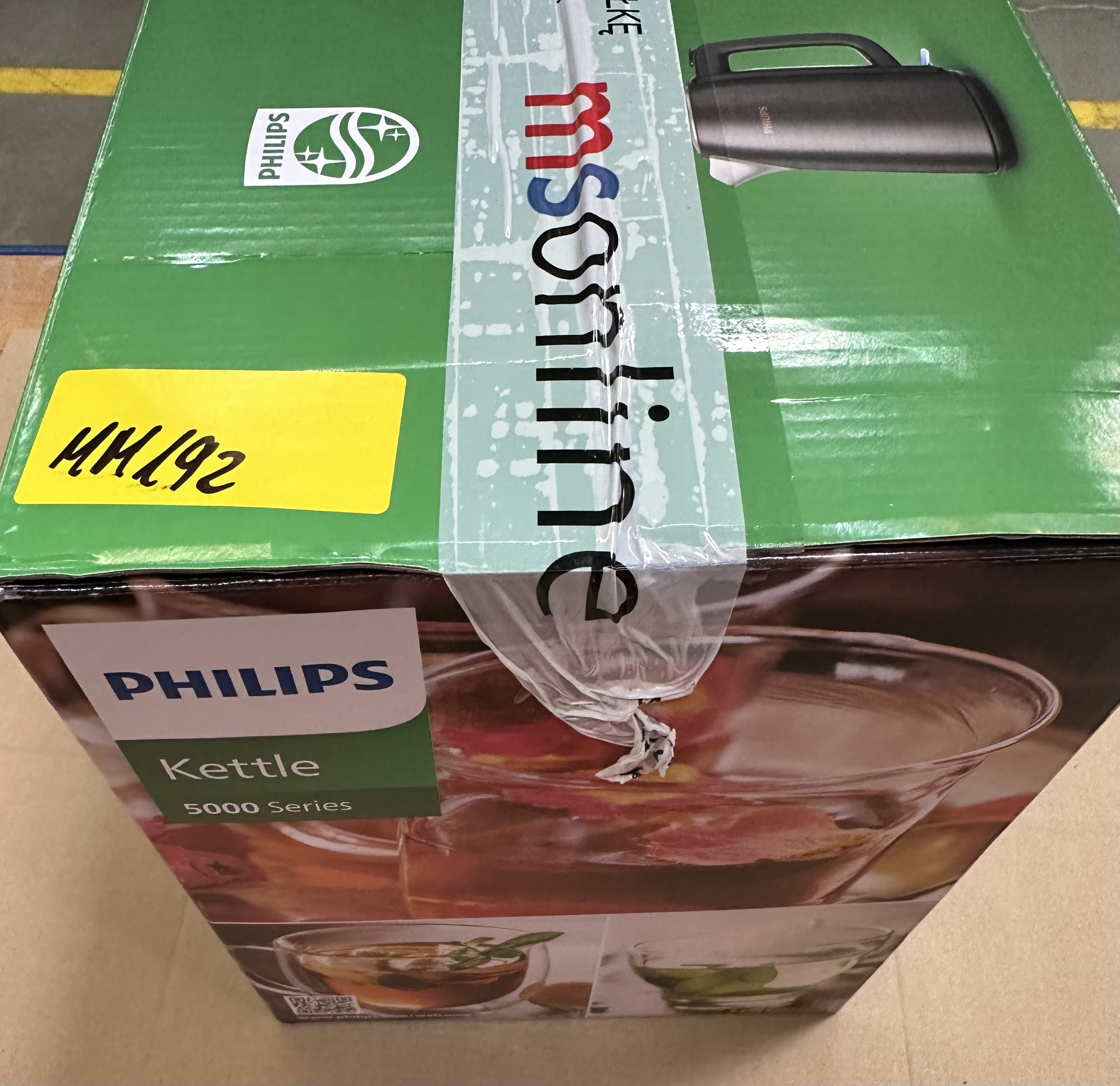 Pudełko czajnika Philips. Pudełko jest zielone i ma zdjęcie czajnika.