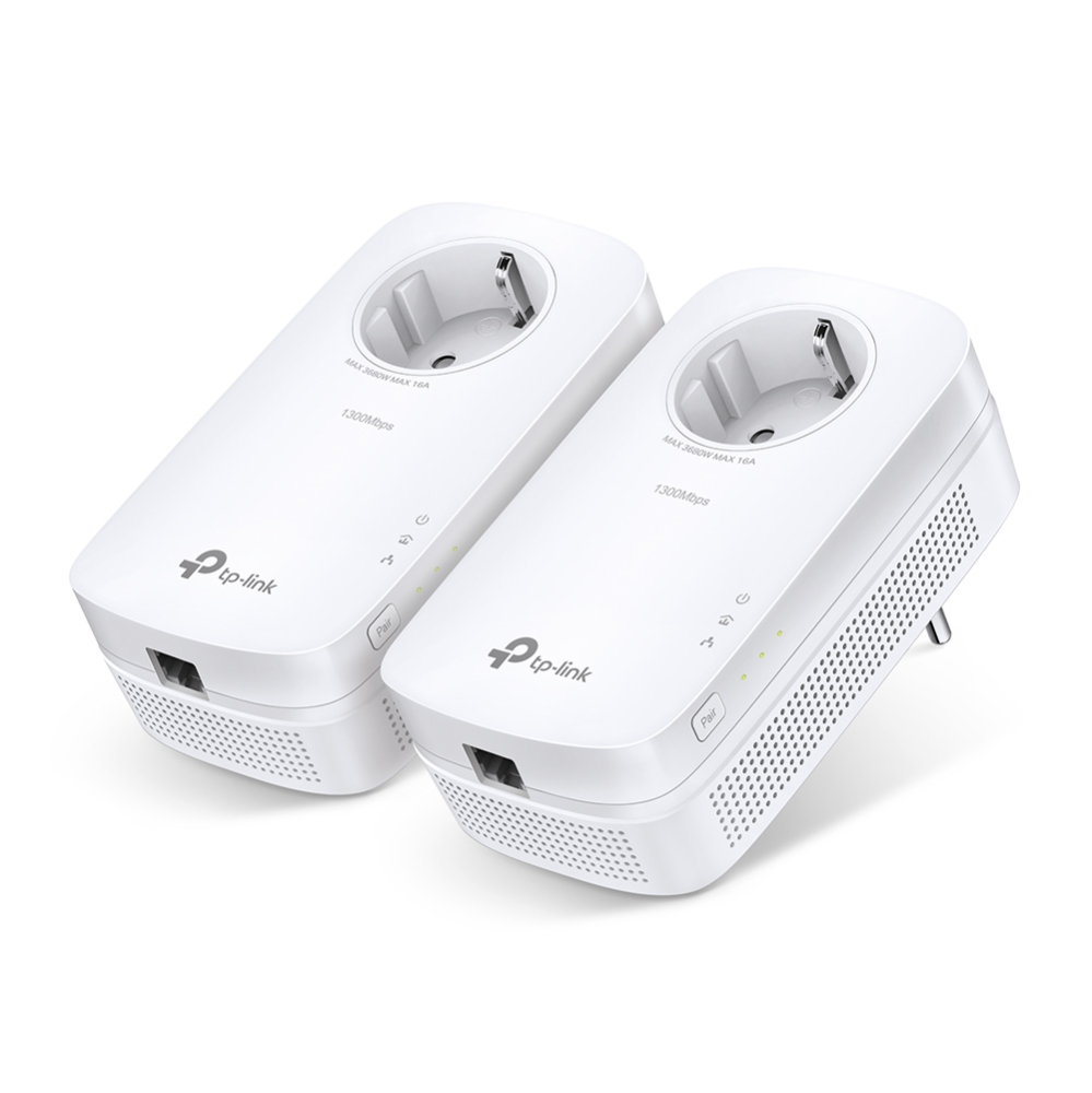 Zwei weiße tp-link Powerline-Adapter mit europäischen Steckern.