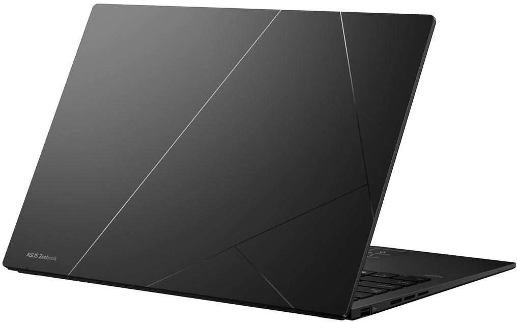 Egy fekete laptop hátulja, szögletes vonalakkal, az ASUS Zenbook logóval a bal sarokban.