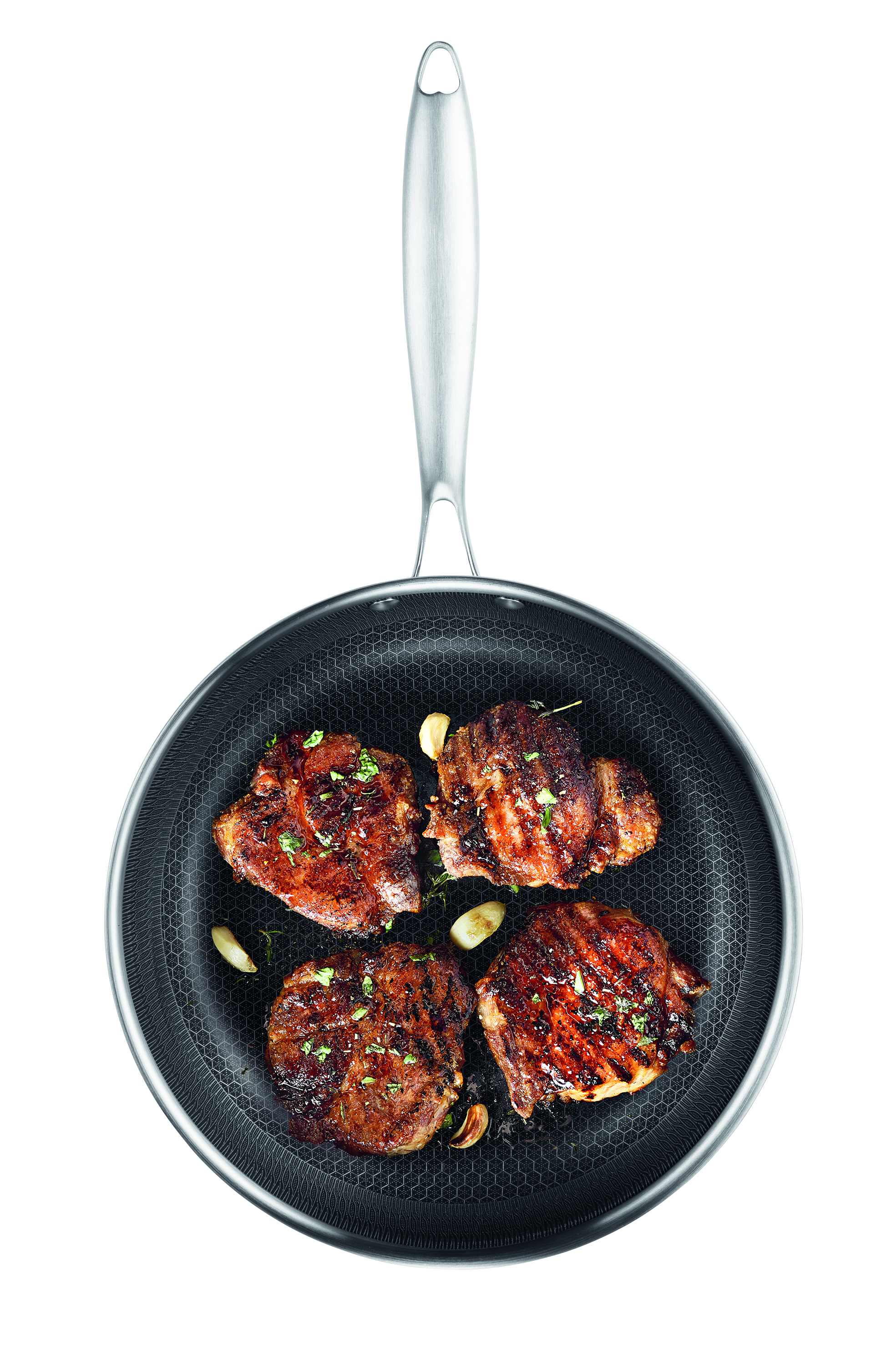 Draufsicht auf eine Pfanne mit Nudeln, Gemüse und Fleisch.