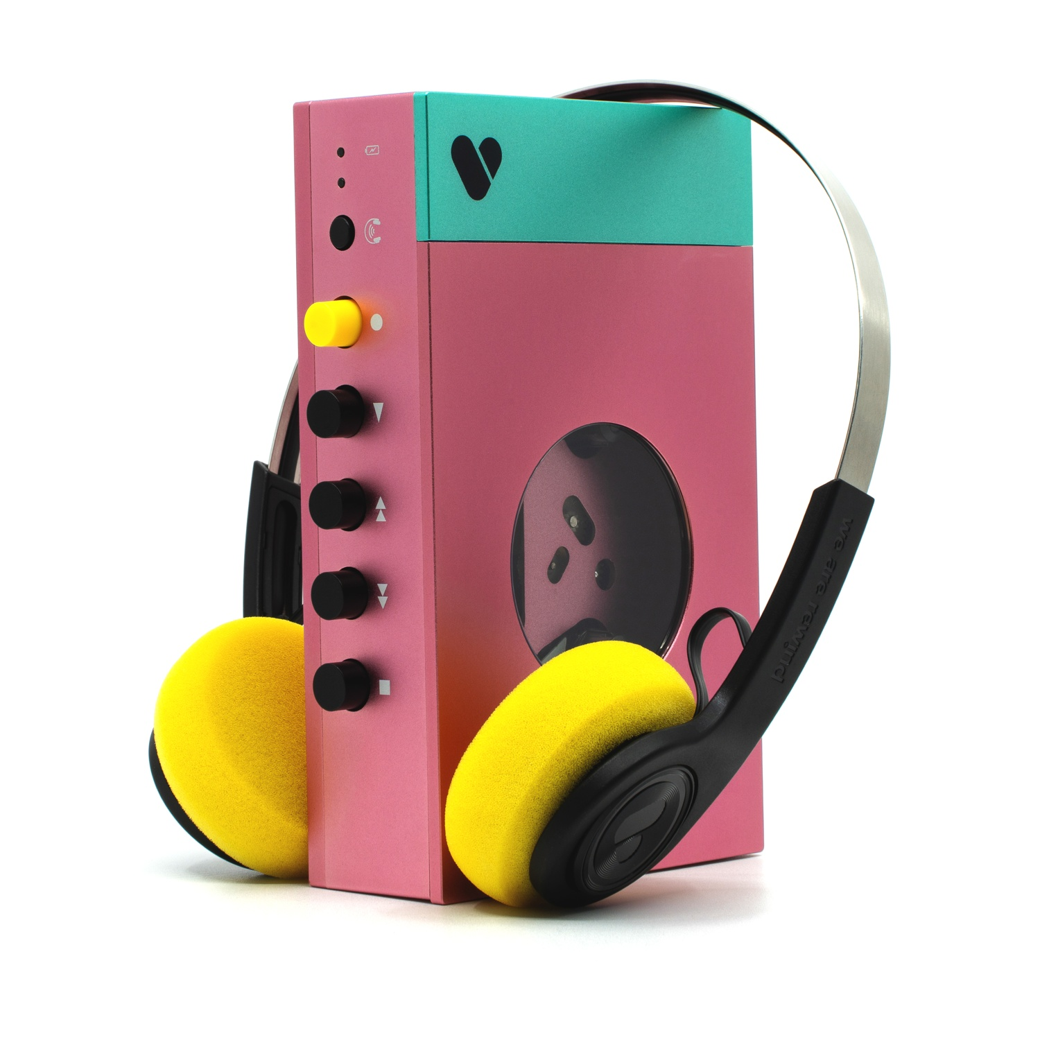 Lettore audio rosa con cuffie gialle. Pannello laterale turchese visibile.