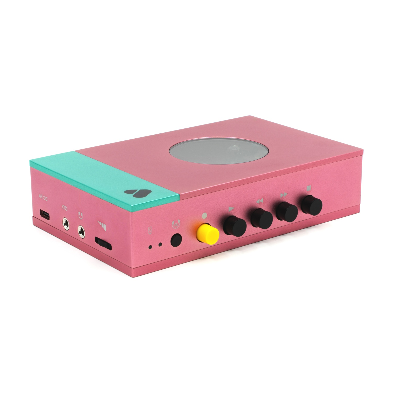 Un lettore di cassette rosa e verde acqua con pulsanti neri e gialli e uno schermo.