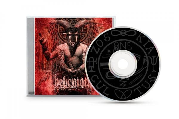 CD-Hülle und Disc. Das Albumcover zeigt eine ziegenartige Figur mit rotem und schwarzem Hintergrund.