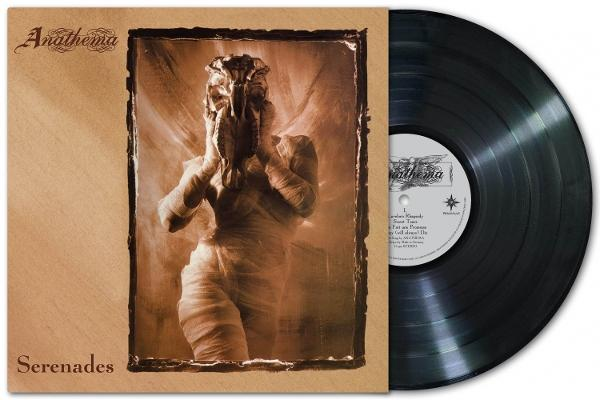 Ein Albumcover von Anathemas 'Serenades' mit einer schwarzen Vinyl-Schallplatte rechts.