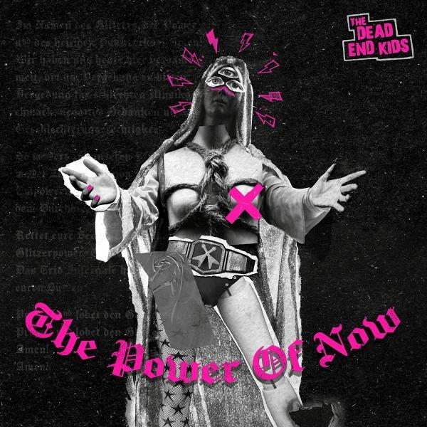 Collage mit einer Person, die eine Krone und einen Gürtel trägt, mit dem Text 'The Power Of Now'.