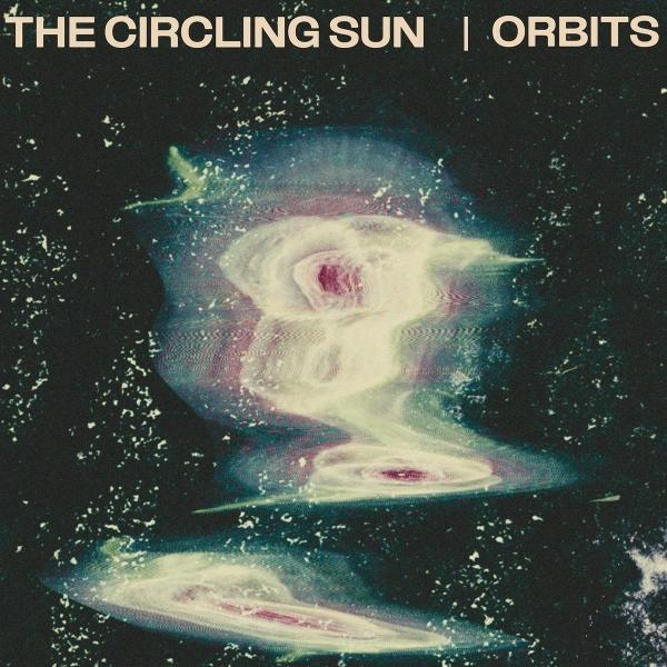 Albumcover. Abstraktes Bild mit Weiß- und Blautönen. Text: The Circling Sun | Orbits.