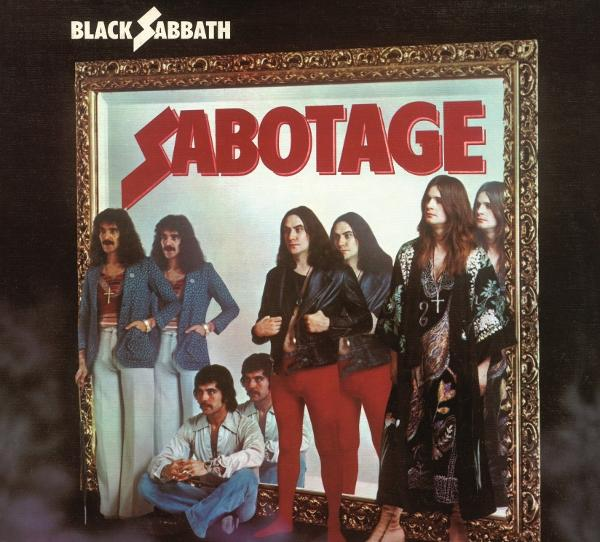 Albumcover für Black Sabbaths Sabotage mit einem Bandfoto in einem Spiegelrahmen.