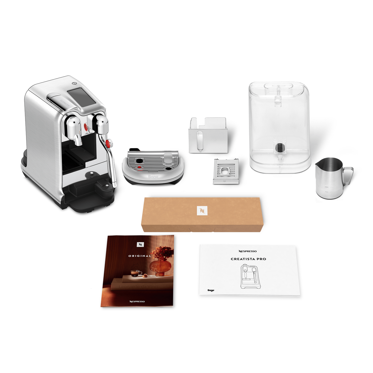 Nespresso-koffiezetapparaat, accessoires en instructies op wit.
