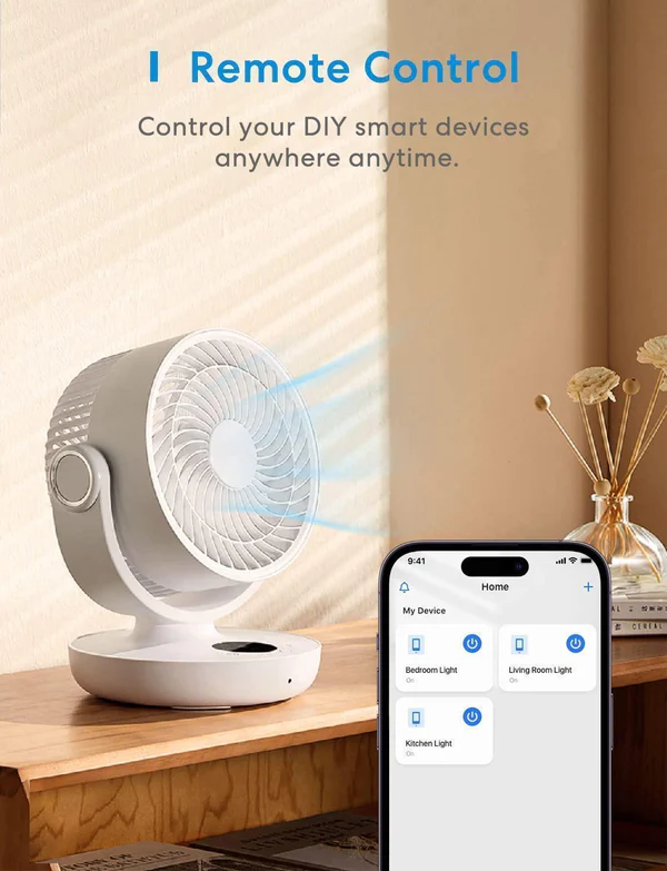Ventilátor az asztalon okostelefonnal, amely a lámpákat mutatja, okoskapcsolóhoz csatlakoztatva, otthonos szoba.