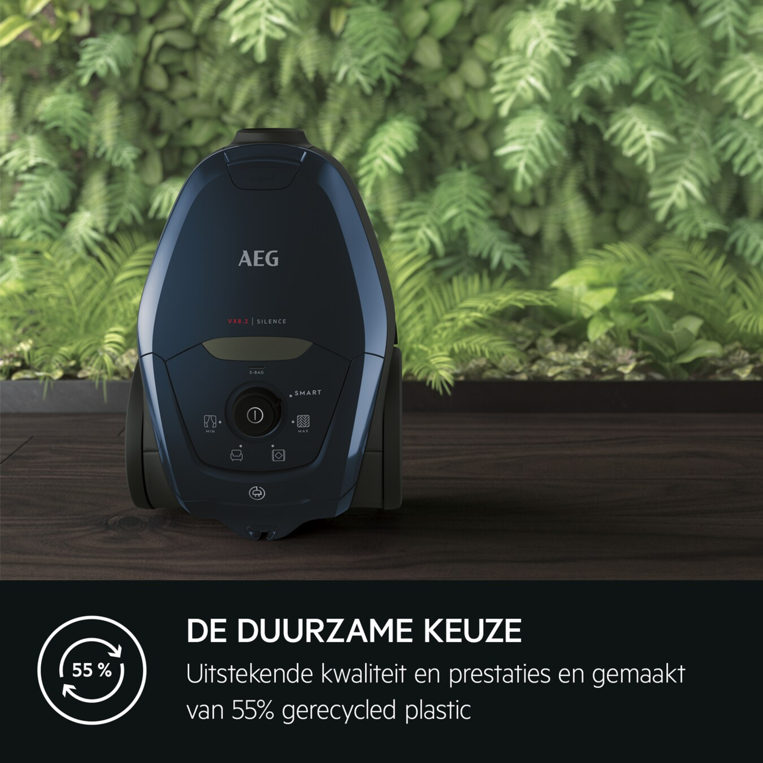 AEG vacuum cleaner in a room with plants, and text: 'De duurzame keuze'.