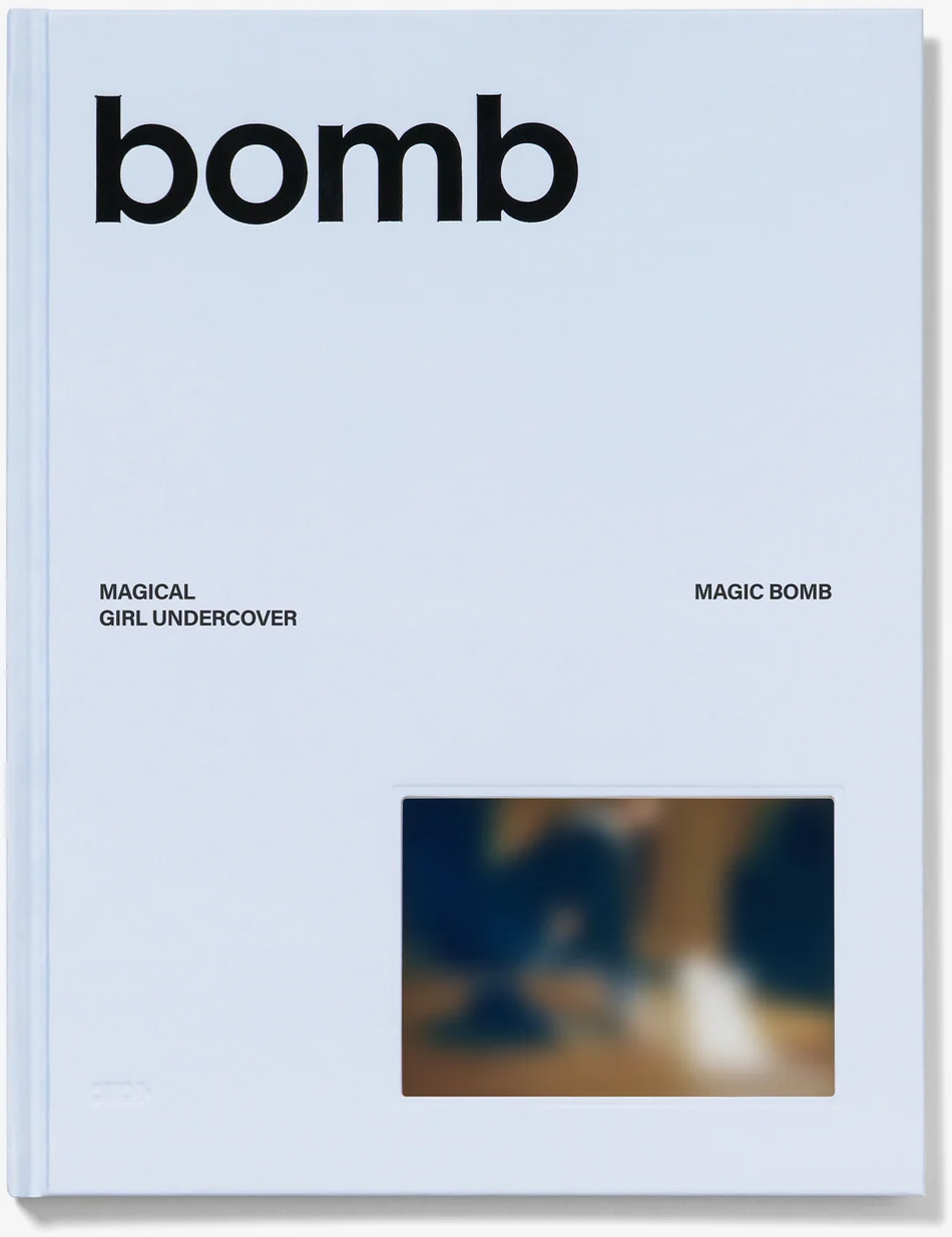 ILLIT - Bomb (Magic Version) (CD + könyv)