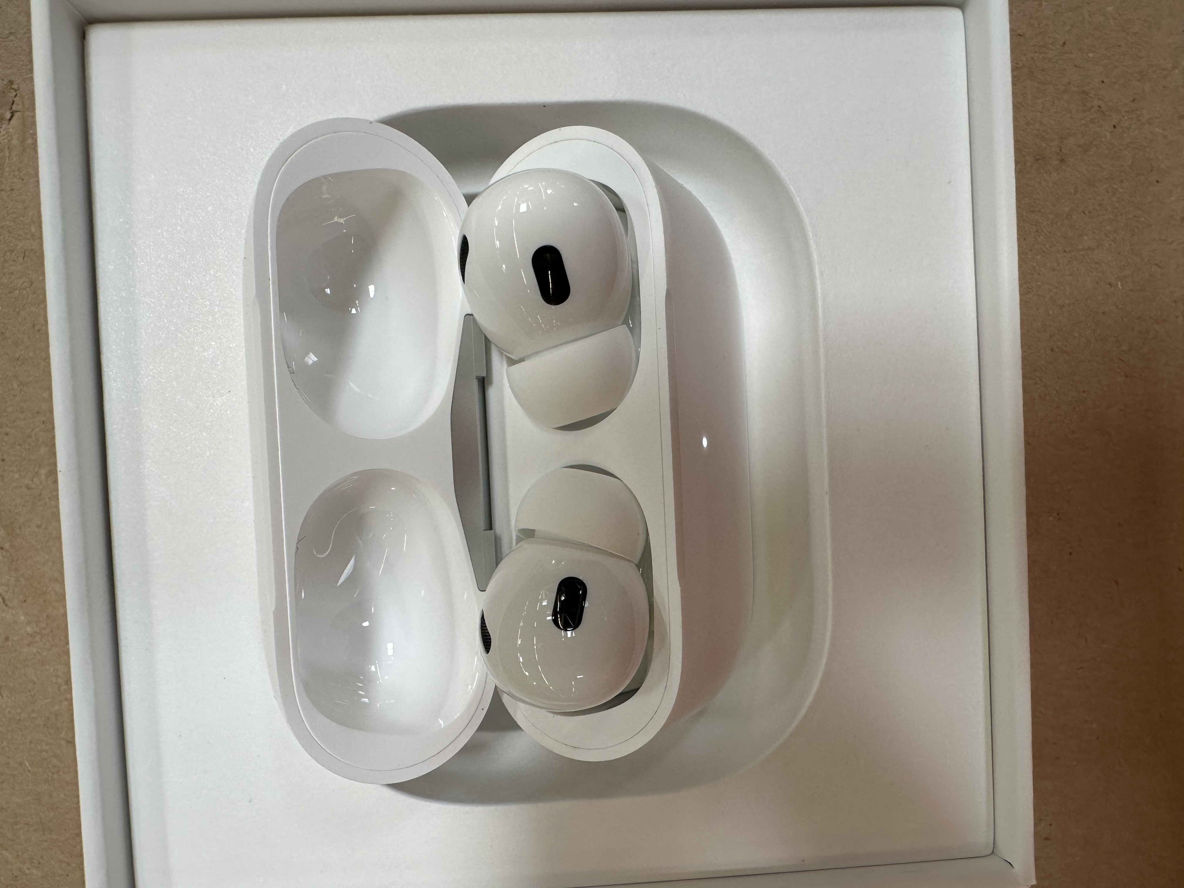 OUTLET Słuchawki bezprzewodowe APPLE AirPods Pro (2. generacji) z etui MagSafe (USB‑C) MTJV3ZM/A Biały