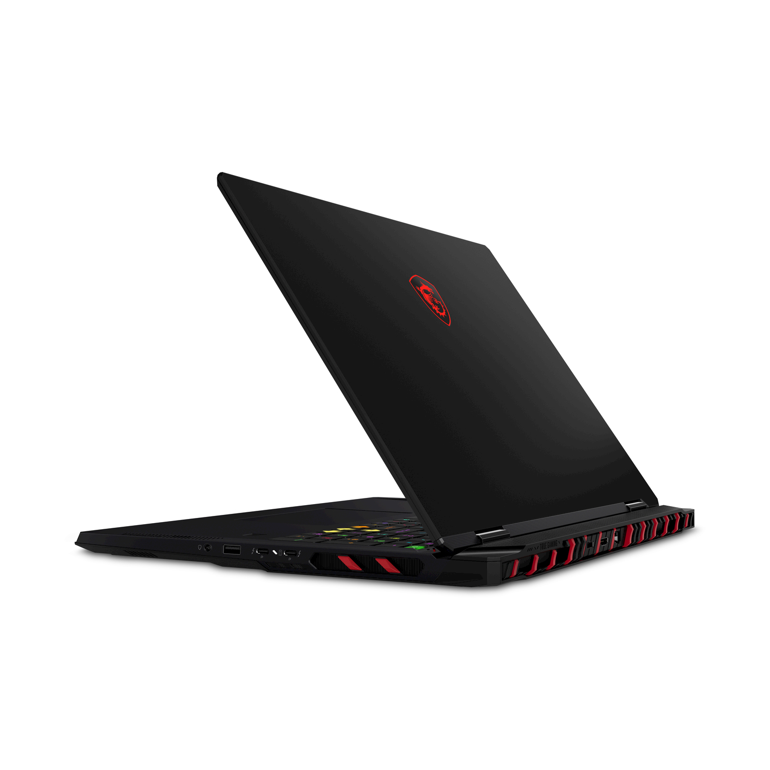 Laptop con tre schermi che mostrano un'impostazione di gioco e statistiche.