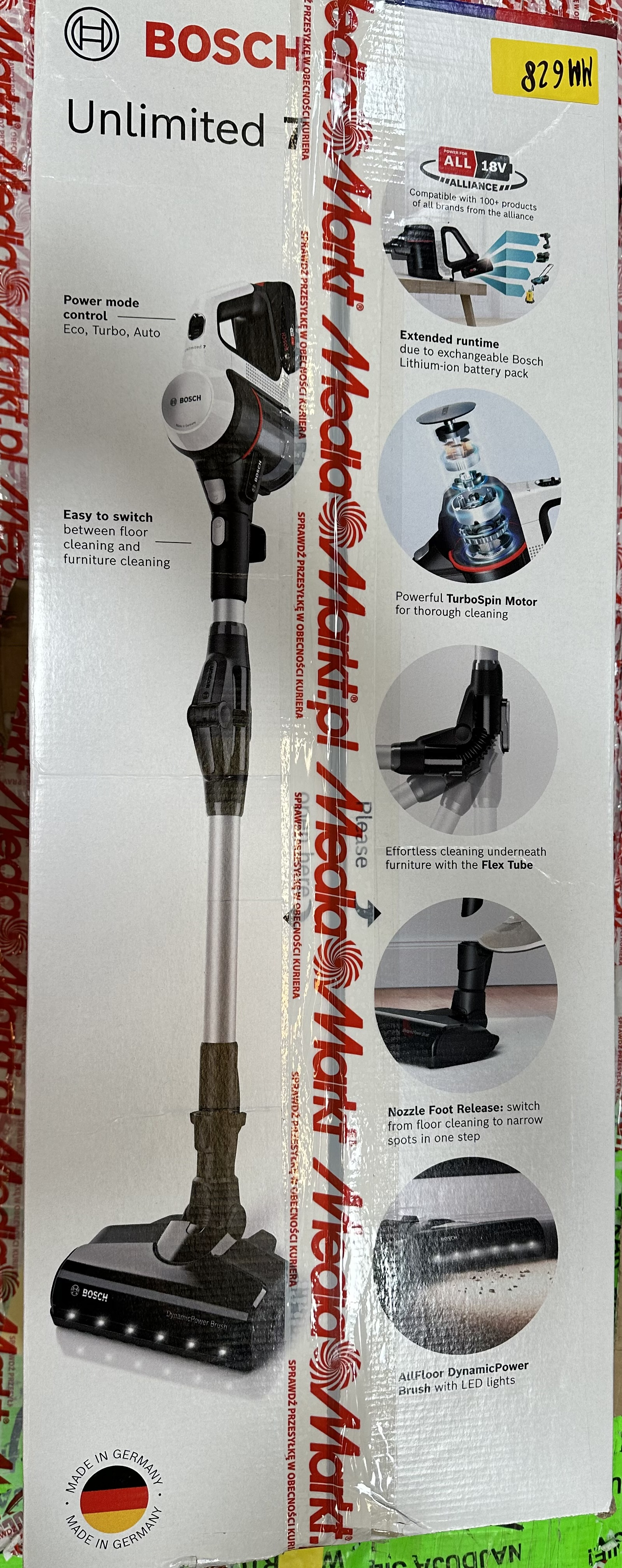 Pudełko z tekstem i obrazami odkurzacza Bosch. Białe tło.