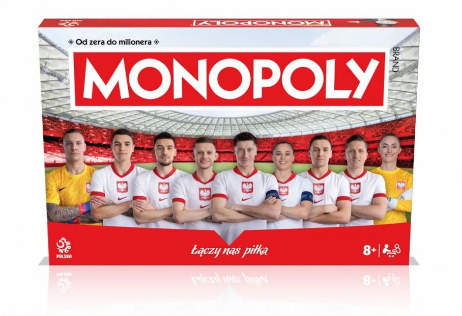 Pudełko gry planszowej Monopoly z polską reprezentacją piłki nożnej.