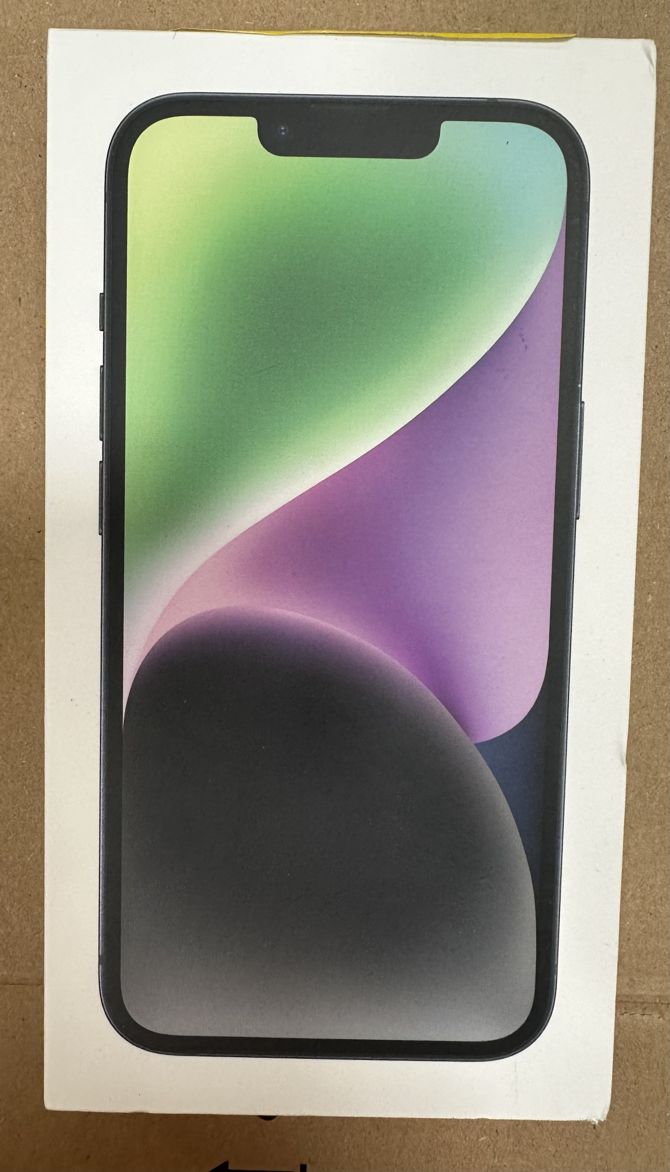 Pudełko smartfona z telefonem w środku. Ekran wyświetla gradient kolorów.