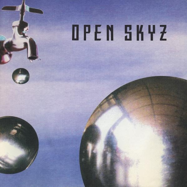 Albumcover mit Wasserhahn, Wassertropfen und zwei Kugeln vor Himmel, Text 'OPEN SKYZ'.