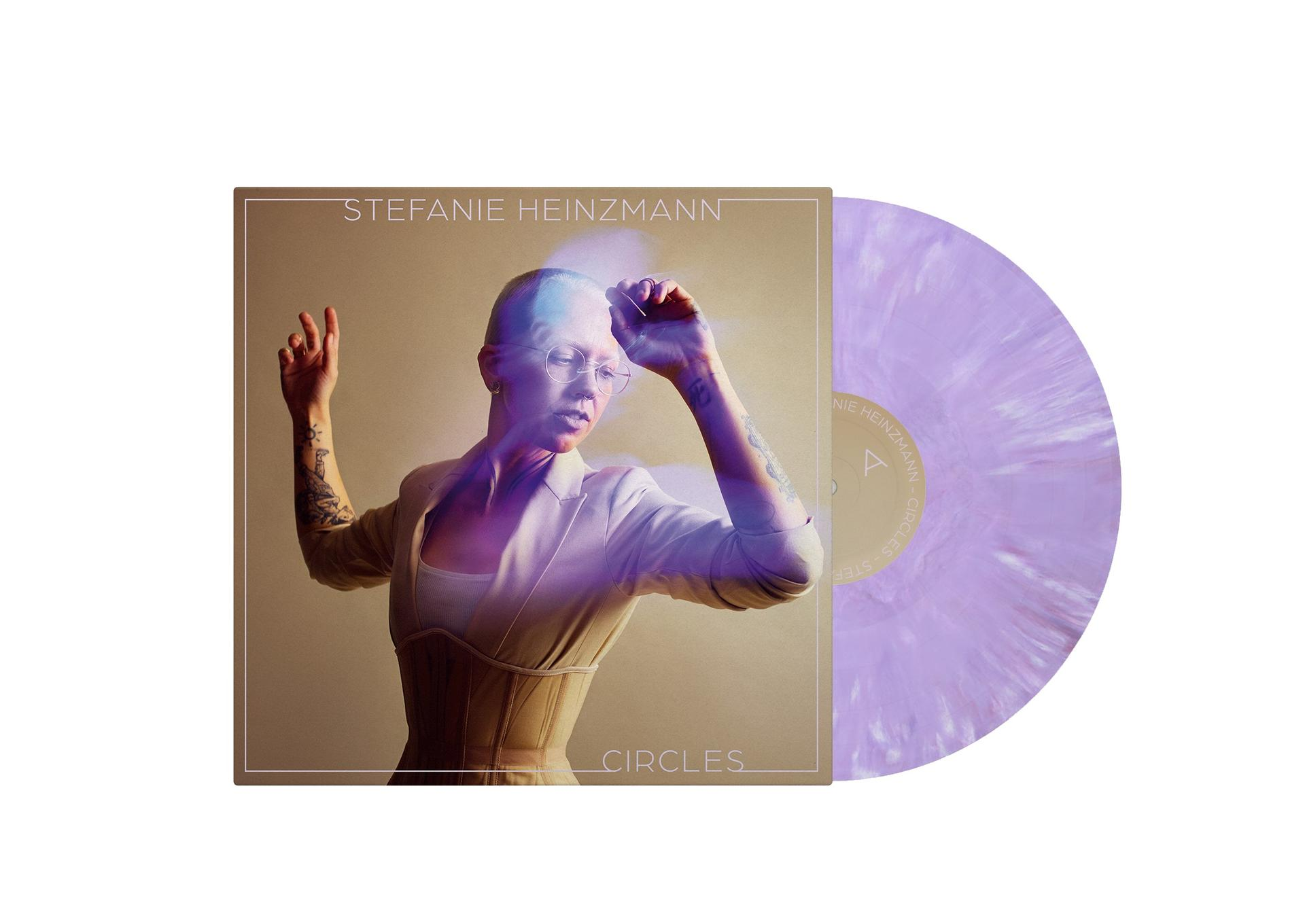 Stefanie Heinzmann Albumcover und eine lila Schallplatte.
