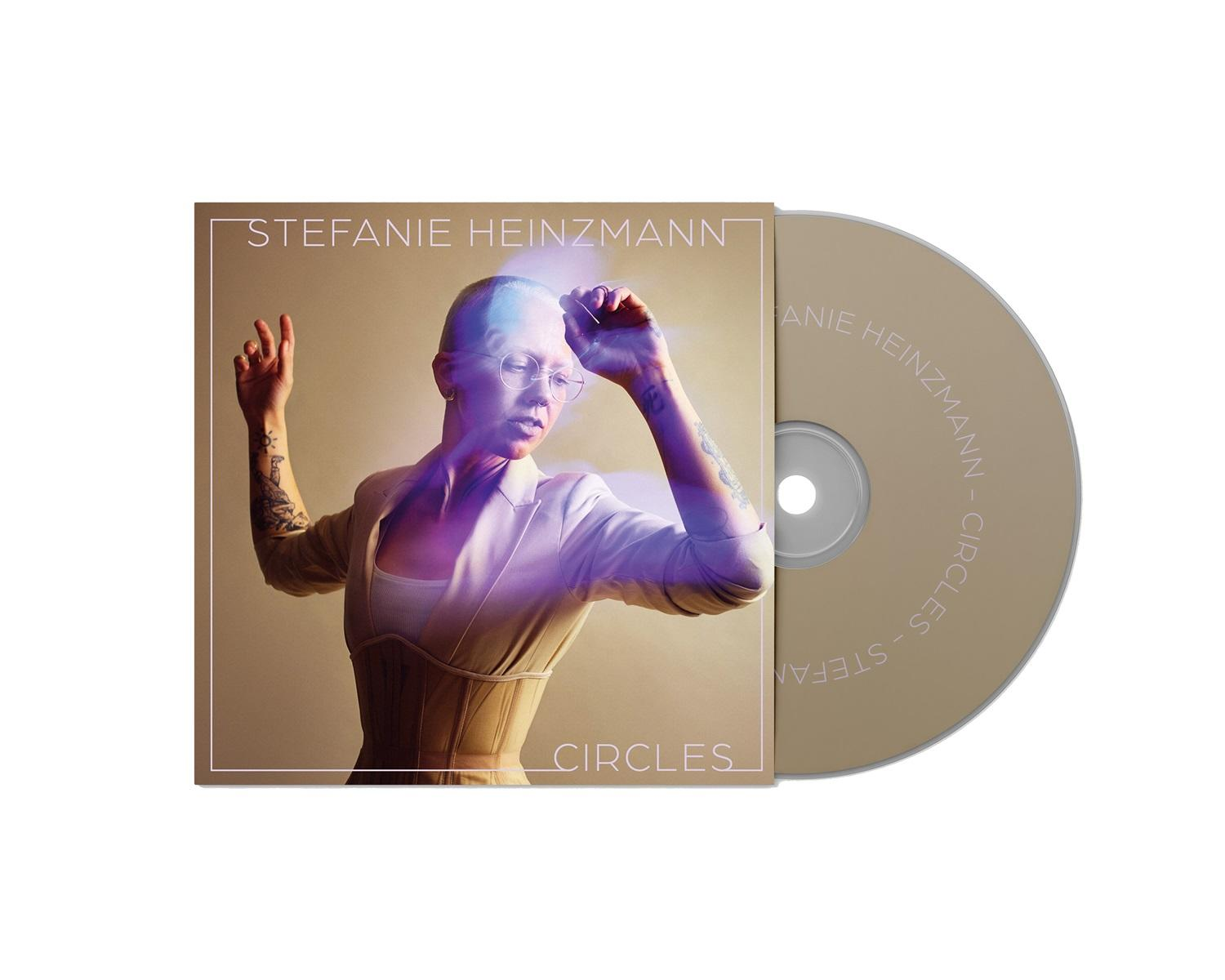 CD-Cover: Stefanie Heinzmann, Circles, mit dem Bild der Künstlerin auf dem Cover und der CD.