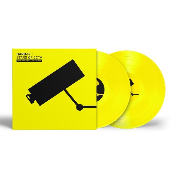 Gelbe Schallplatten mit einem gelben Albumcover mit einer schwarzen Überwachungskamera.
