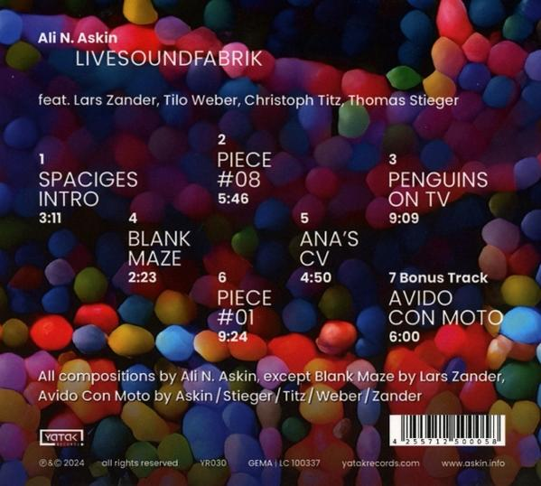 Albumcover mit buntem, abstraktem Design und Text.