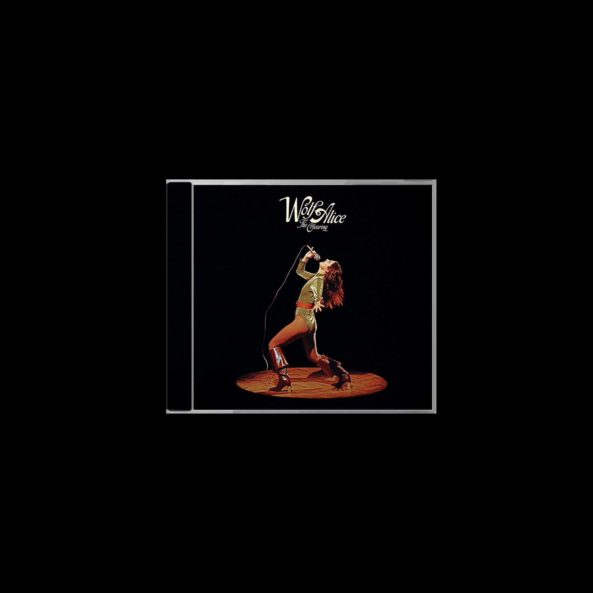 CD-Cover zeigt eine Frau in goldenem Outfit, die auf einer Bühne in ein Mikrofon singt.