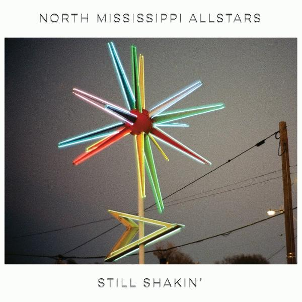 Albumcover mit einem Neon-Sternschild vor dunklem Himmel, der Titel 'Still Shakin''.