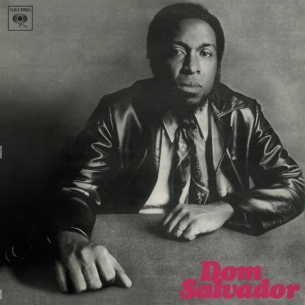 Ein Mann in einer Lederjacke. Albumcover mit dem Text: Dom Salvador.