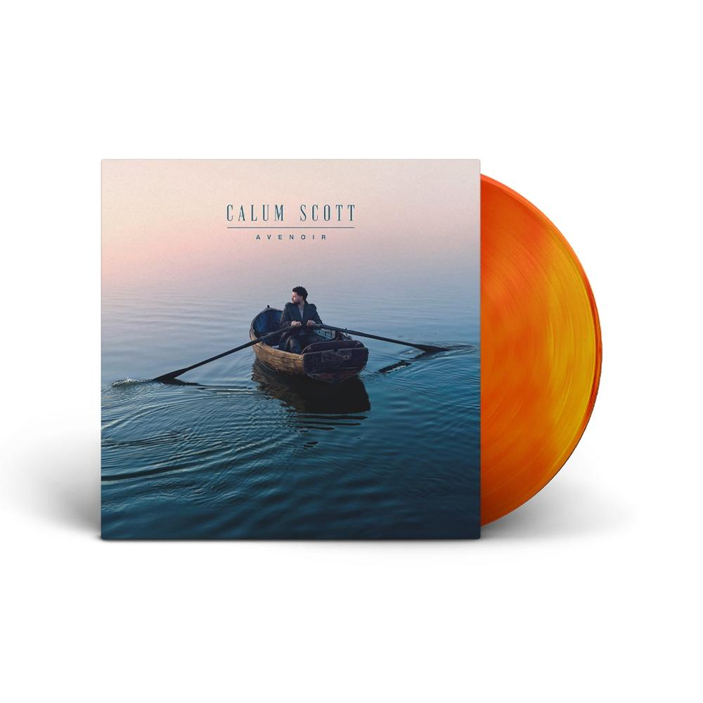 Albumcover. Mann in einem Boot auf einem See. Orange-gelbe Vinyl-Schallplatte liegt daneben.