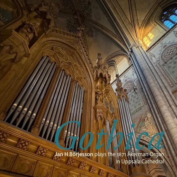 Das Innere einer Kirche mit einer großen Orgel und dem Wort 'Gothica'.