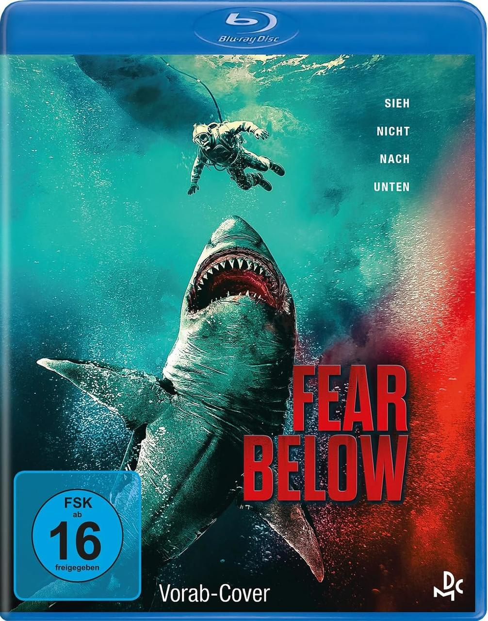 Filmplakat 'Fear Below' mit einem Hai, der einen Taucher angreift. Zeigt eine blaue Wasserszene.