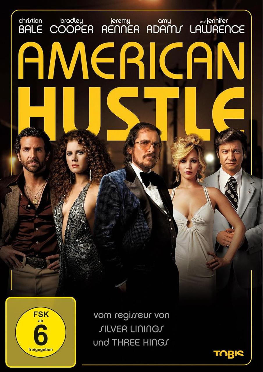DVD-Cover von 'American Hustle'. Fünf Schauspieler in dunkler Umgebung mit Text oben und Bewertung unten.