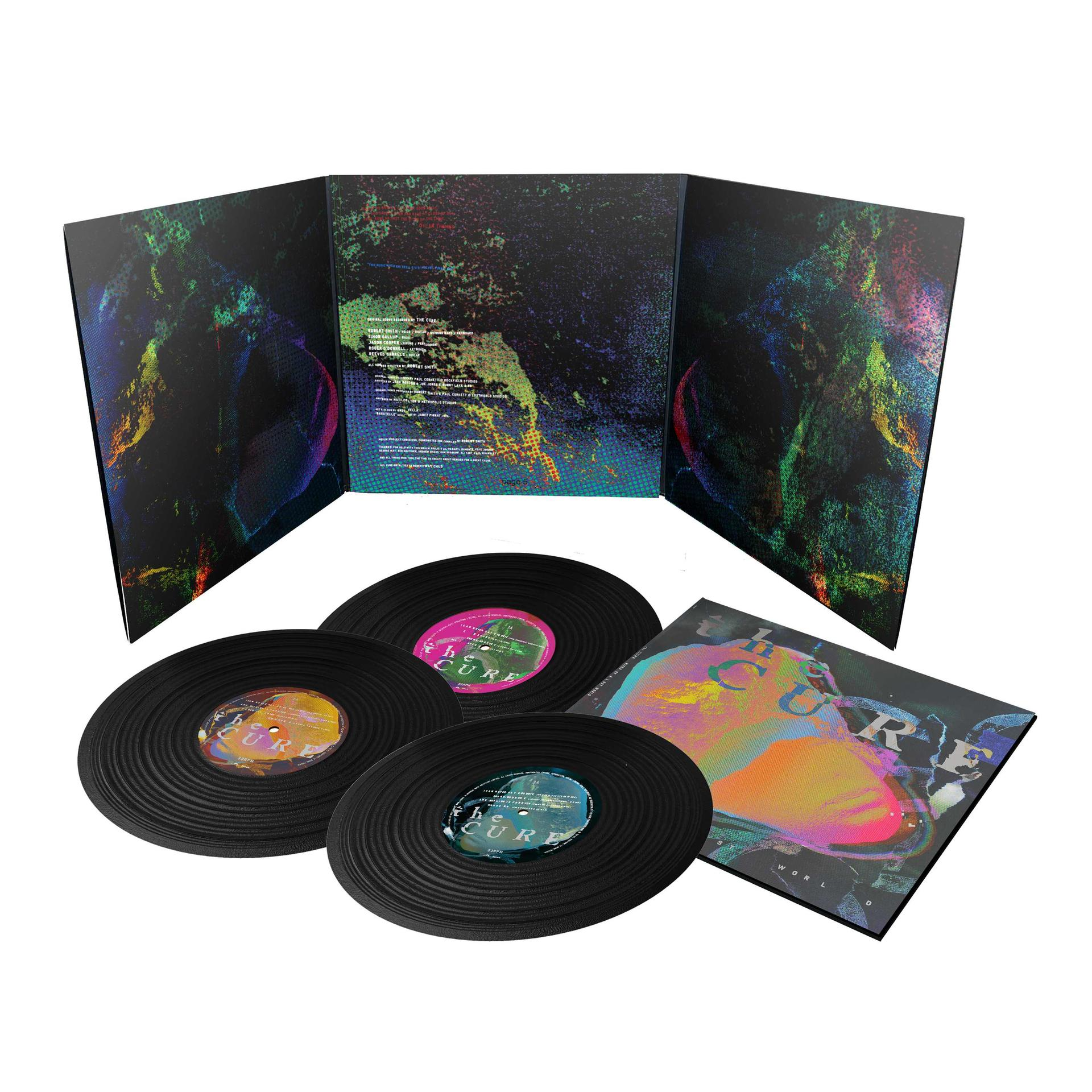 Album-Set von The Cure, mit Schallplatten und farbenfrohem Cover und Innenkunstwerk. Weißer Hintergrund.