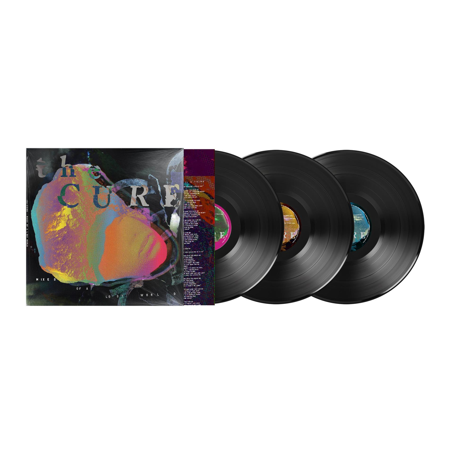Drei schwarze Schallplatten und Albumcover auf weißem Hintergrund. The Cure steht auf dem Cover.