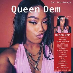 Albumcover. Frau schaut in die Kamera, rosa Top. Text: Queen Dem, Soul Jazz Records.
