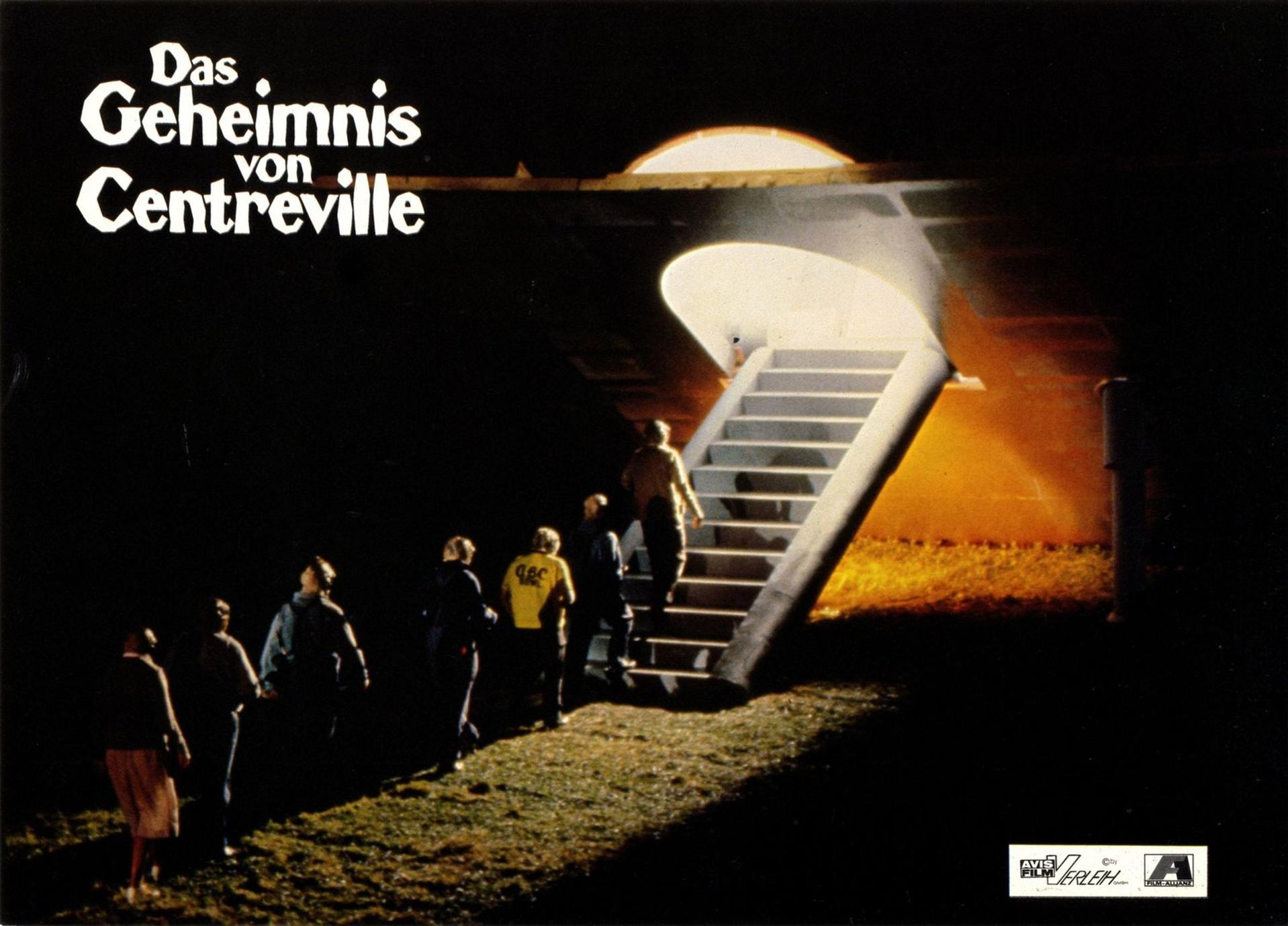 Filmposter. Gruppe geht Treppe zum Licht hoch. Titel: Das Geheimnis von Centreville.