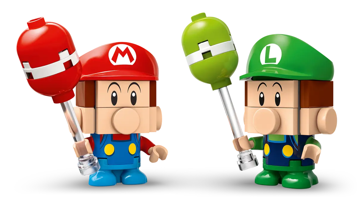 Figurki Lego Mario i Luigi w charakterystycznych czapkach i z narzędziami na czarnym tle.